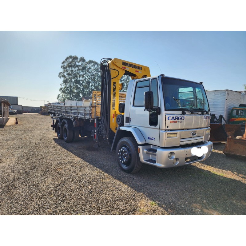 Caminhão ford cargo 2428