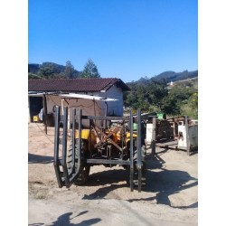 Trator Valmite 65 id  Com 4 pneus novos  Com berço florestal Revisado único dono  Pronto para trabalhar  Ano 80  Valor 70 mil