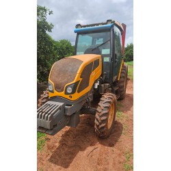 Trator Valtra A83F ano 2015...