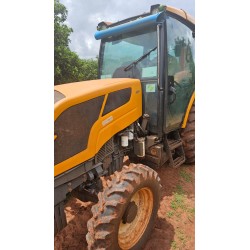 Trator Valtra A83F ano 2015 valor 200 mil