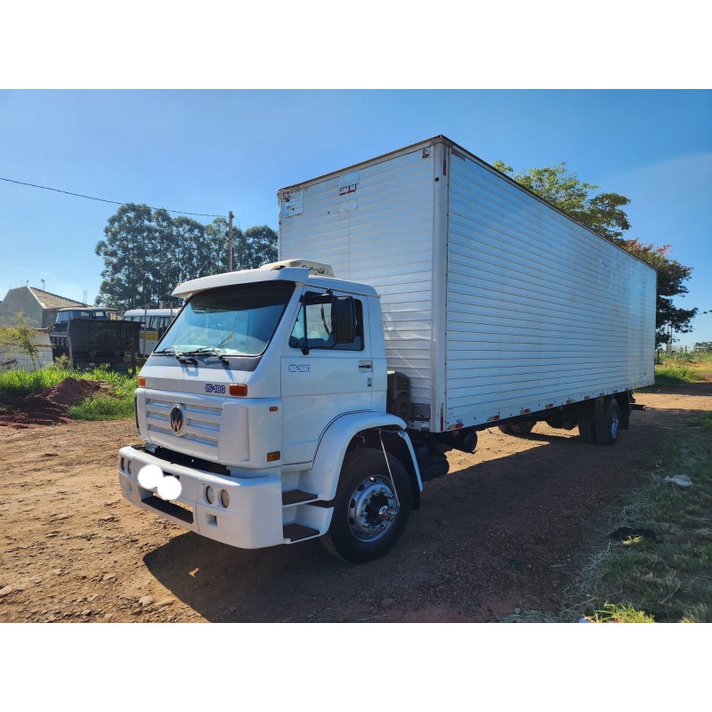 Caminhão Vw15180 ano 2002 valor 130 mil bau 10.60 metros por 270 de altura