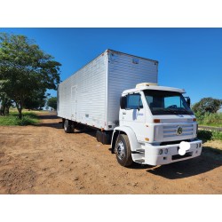 Caminhão Vw15180 ano 2002 valor 130 mil bau 10.60 metros por 270 de altura