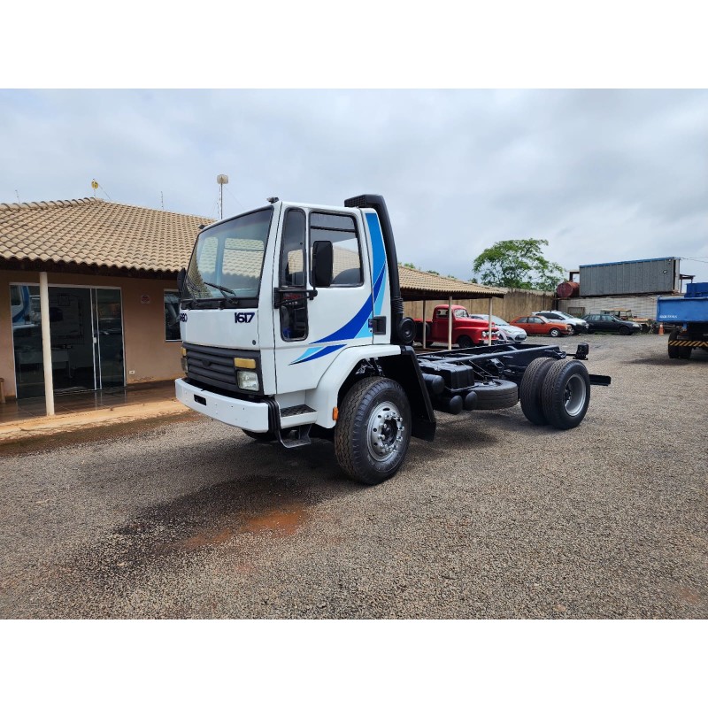 Caminhão Ford cargo  1617  motor cumis  ano 2000  documento Costa mecânica  operacional valor 90 mil