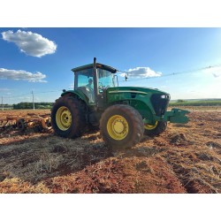 Trator juhn Deere