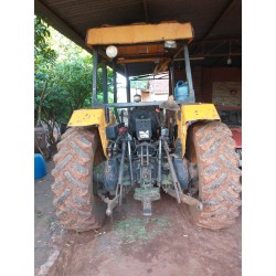 Trator 785 agrícola